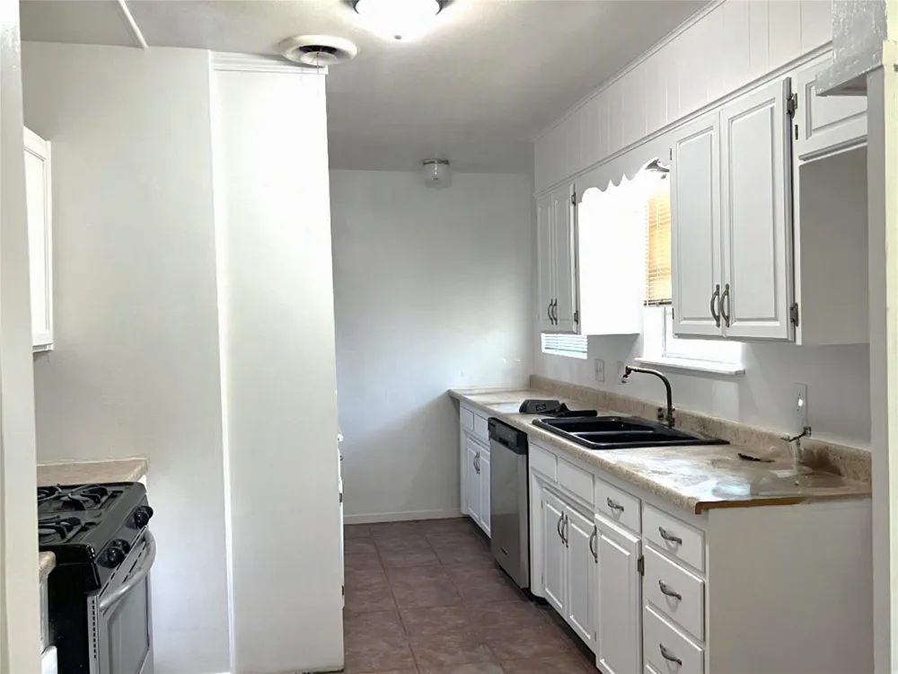 410 Rosalee Henrietta, TX 76365