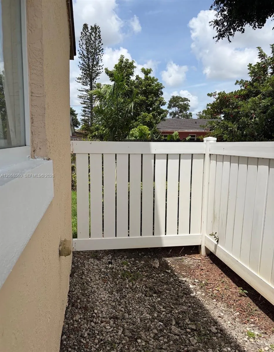 6623 Winfield Blvd #9-4 Margate, FL 33063