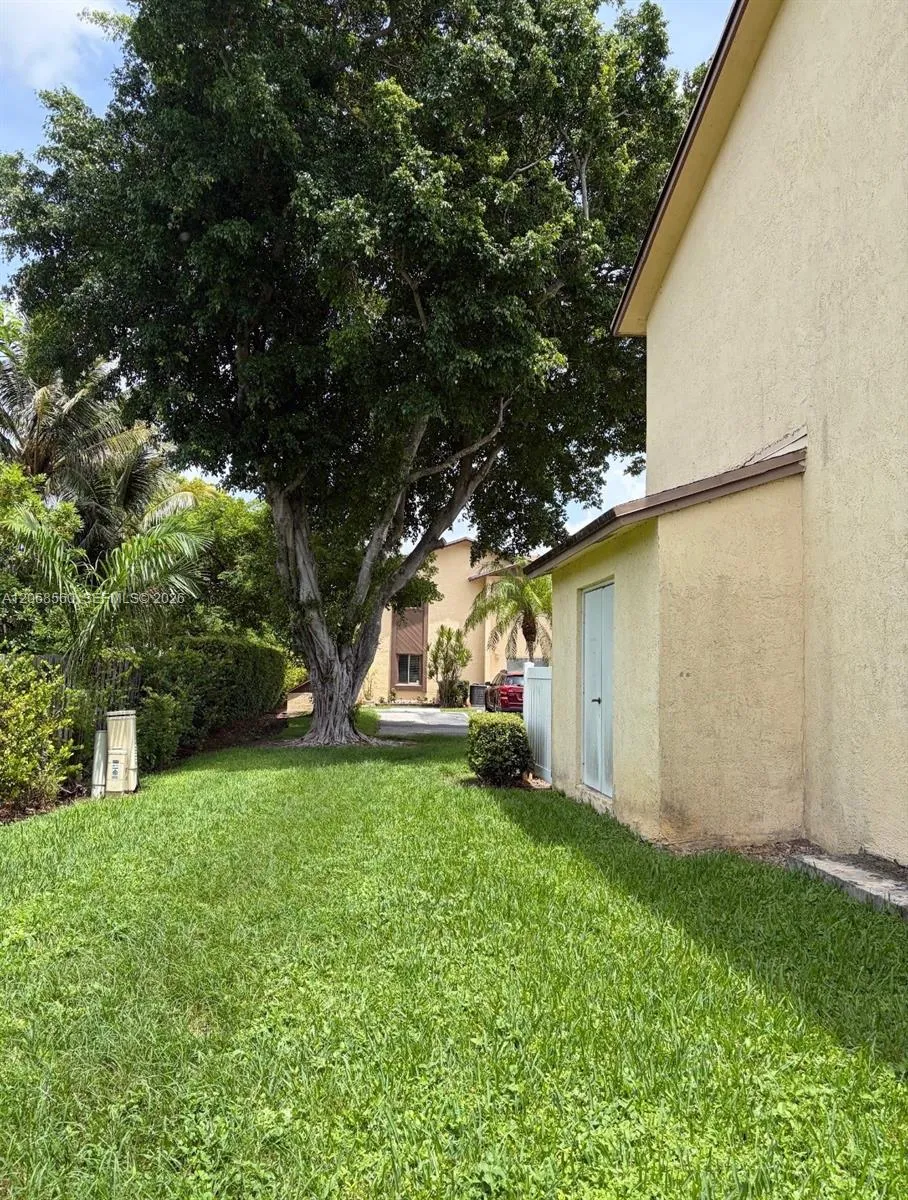 6623 Winfield Blvd #9-4 Margate, FL 33063