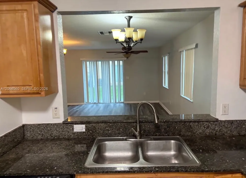 6623 Winfield Blvd #9-4 Margate, FL 33063