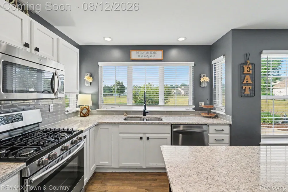 5048 Meadowbrook Lane Flushing Charter Township, MI 48433