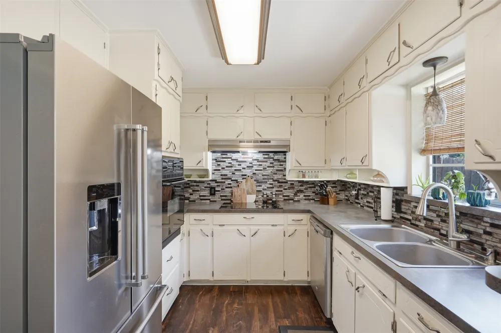 5709 Starlight Drive Haltom City, TX 76117