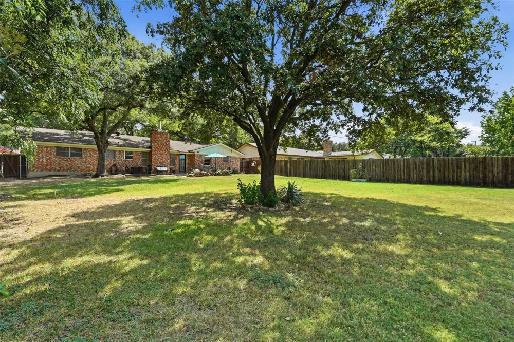 5709 Starlight Drive Haltom City, TX 76117