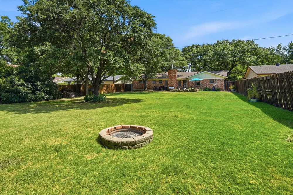 5709 Starlight Drive Haltom City, TX 76117