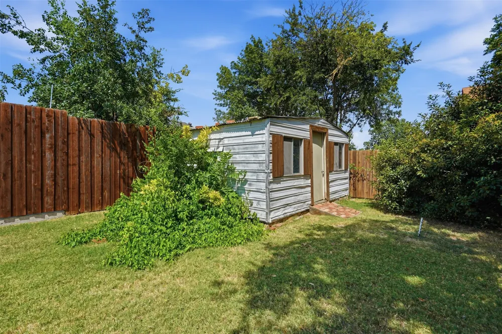 5709 Starlight Drive Haltom City, TX 76117