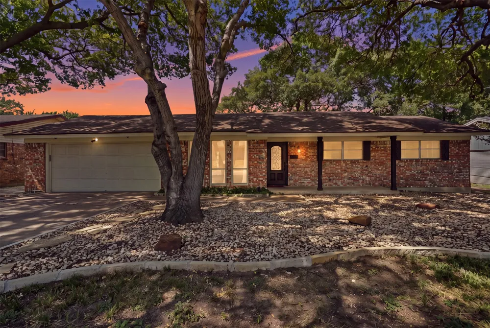 5709 Starlight Drive Haltom City, TX 76117