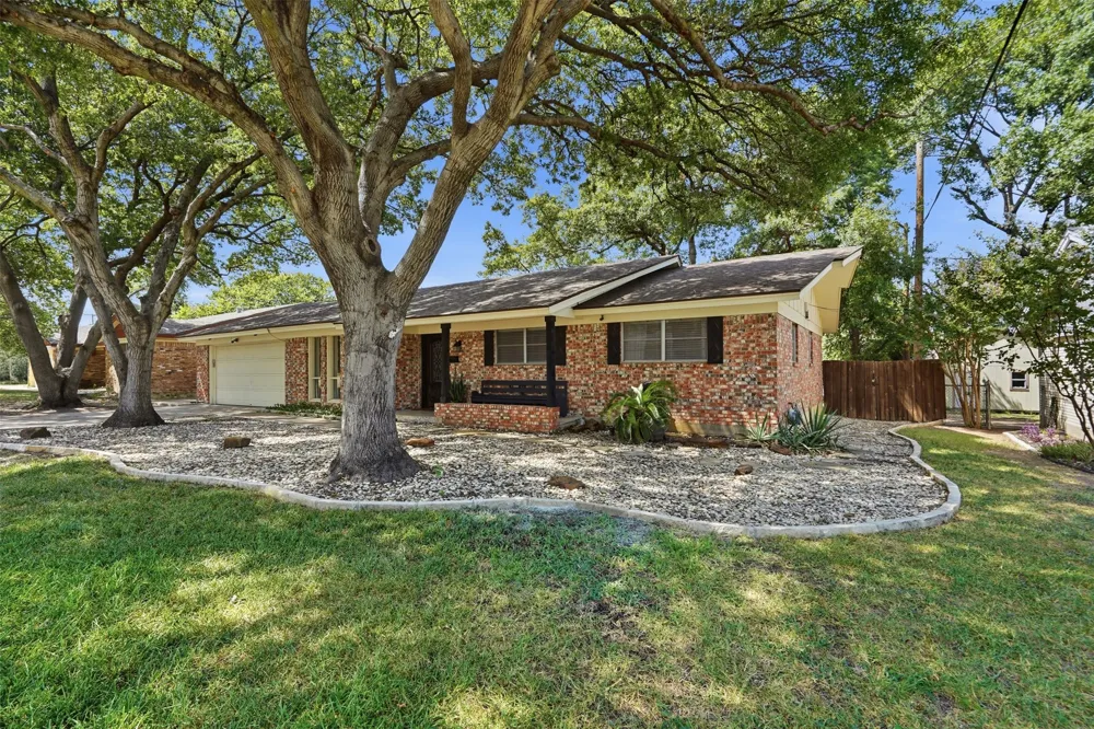 5709 Starlight Drive Haltom City, TX 76117