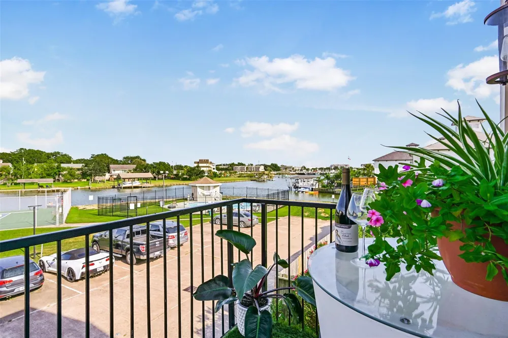 1900 Lakeside Drive Seabrook, TX 77586