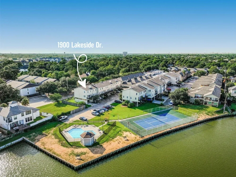 1900 Lakeside Drive Seabrook, TX 77586