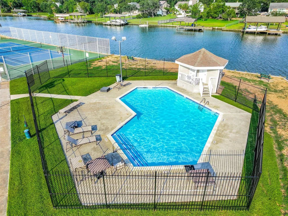 1900 Lakeside Drive Seabrook, TX 77586