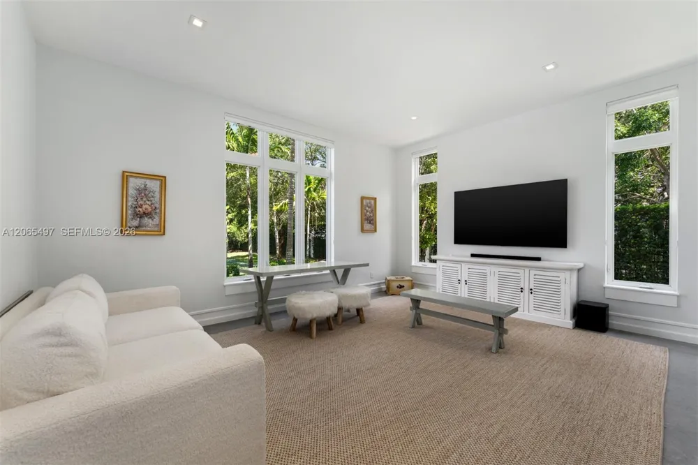 11275 SW 64th Ave Pinecrest, FL 33156
