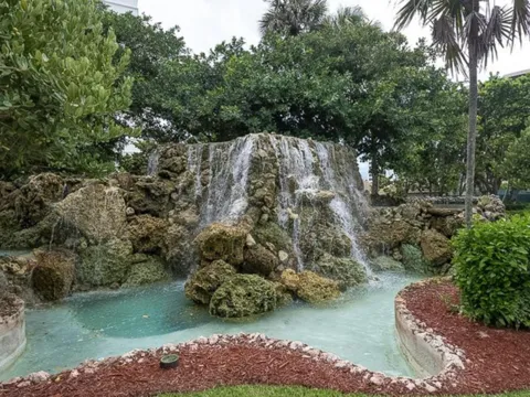 4748 S OCEAN #5B