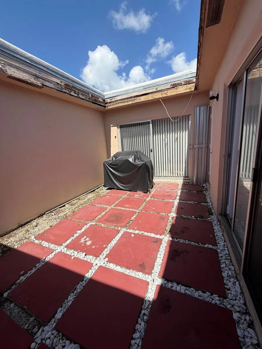 2329 SW 81st Terrace North Lauderdale, FL 33068