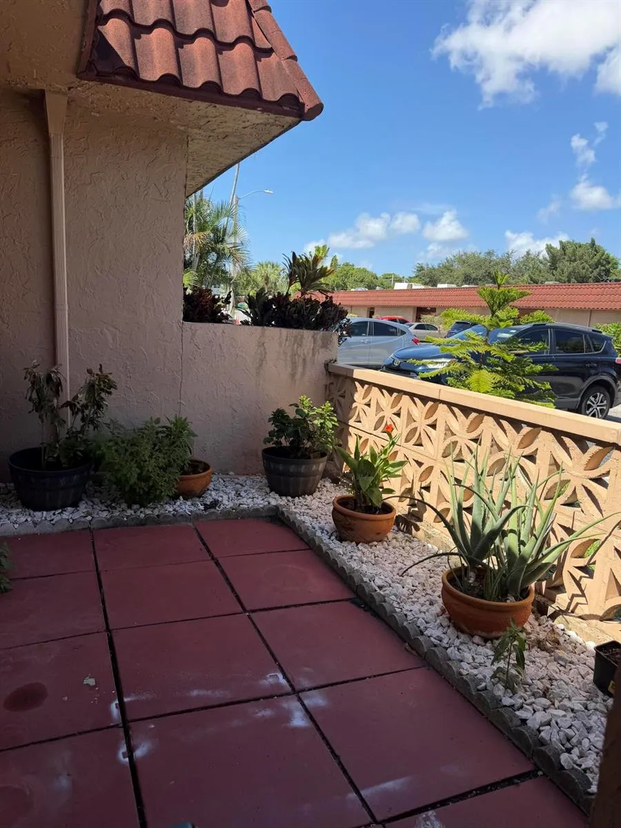 2329 SW 81st Terrace North Lauderdale, FL 33068