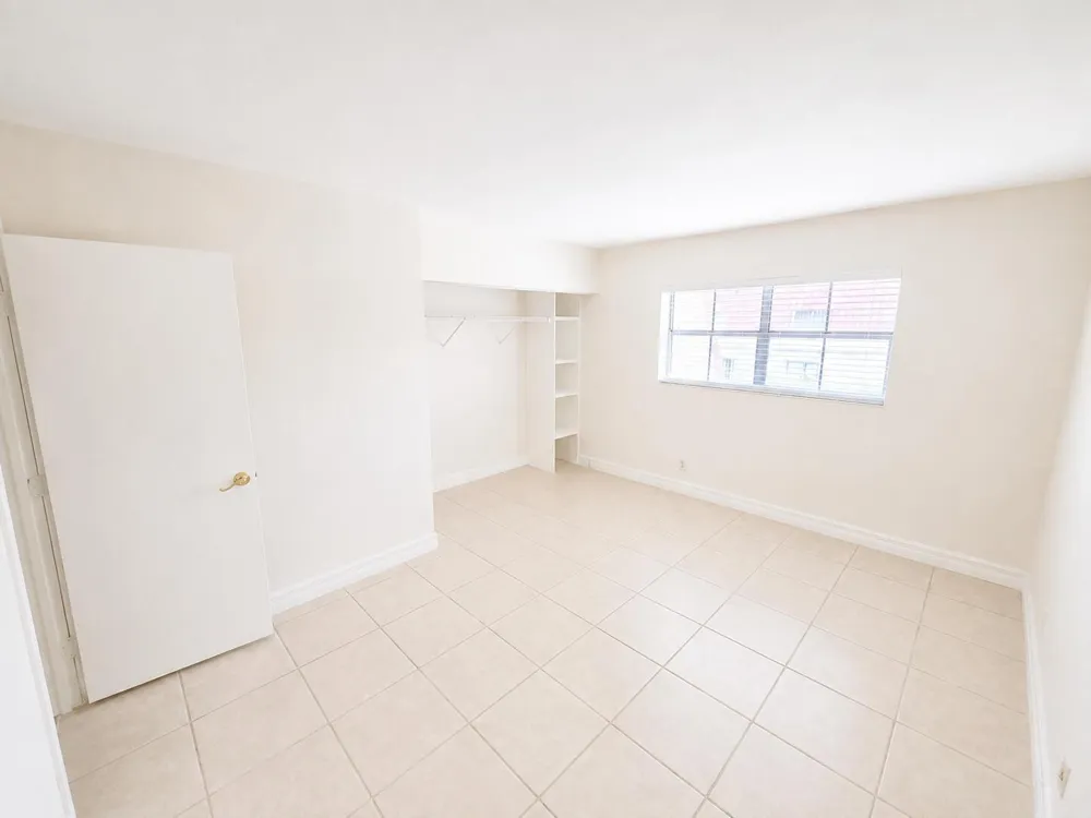 6705 KENDALL DRIVE #307 Pinecrest, FL 33156