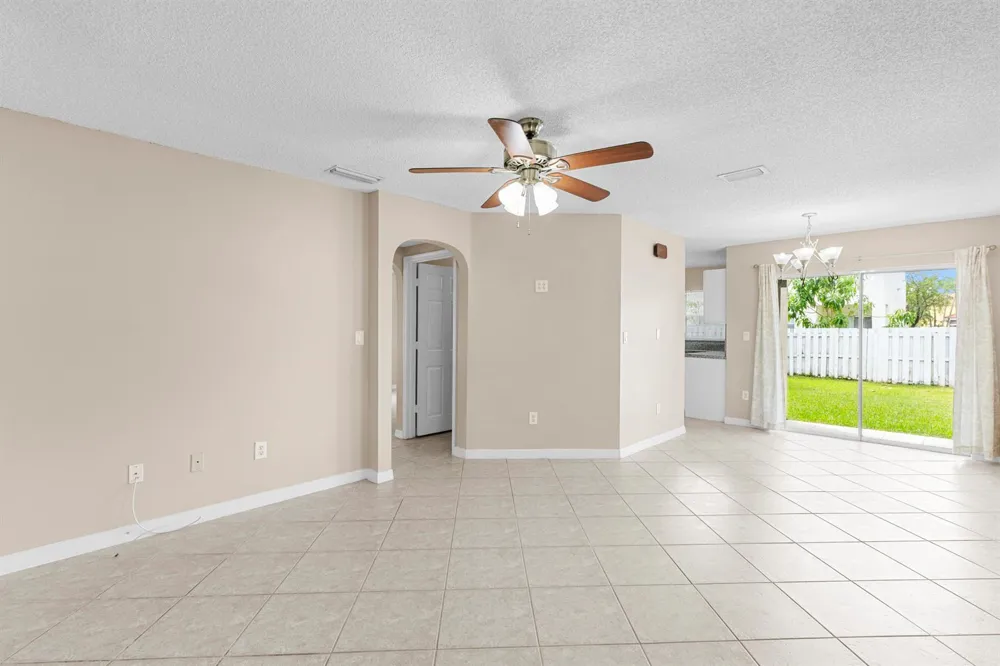 19250 NW 12TH Manor Pembroke Pines, FL 33029