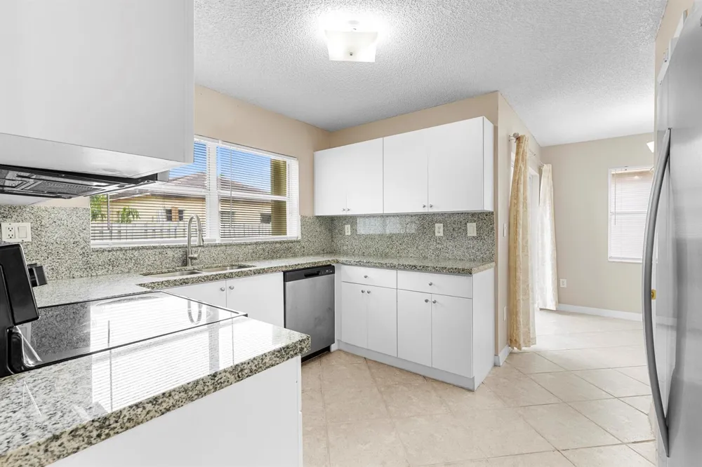 19250 NW 12TH Manor Pembroke Pines, FL 33029