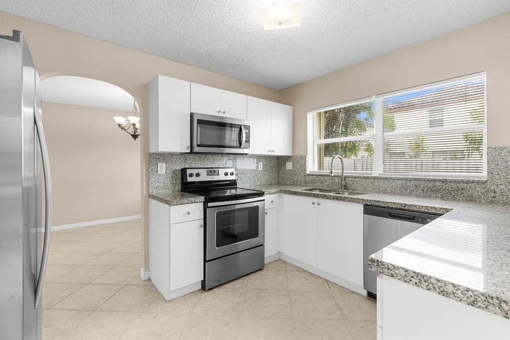 19250 NW 12TH Manor Pembroke Pines, FL 33029