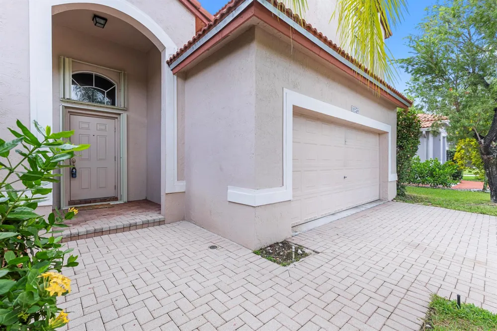 19250 NW 12TH Manor Pembroke Pines, FL 33029