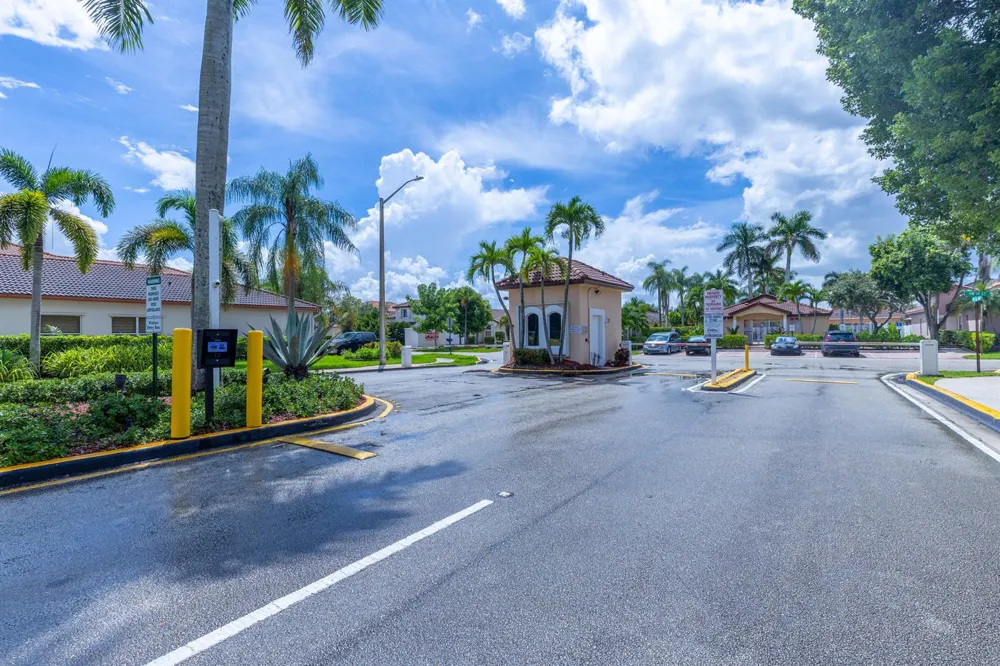 19250 NW 12TH Manor Pembroke Pines, FL 33029