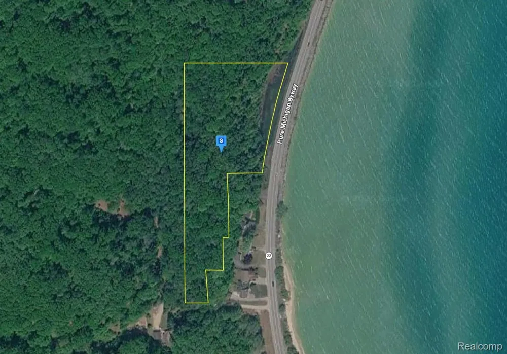 8850 S West Bay Shore Drive Elmwood Charter Township, MI 49684