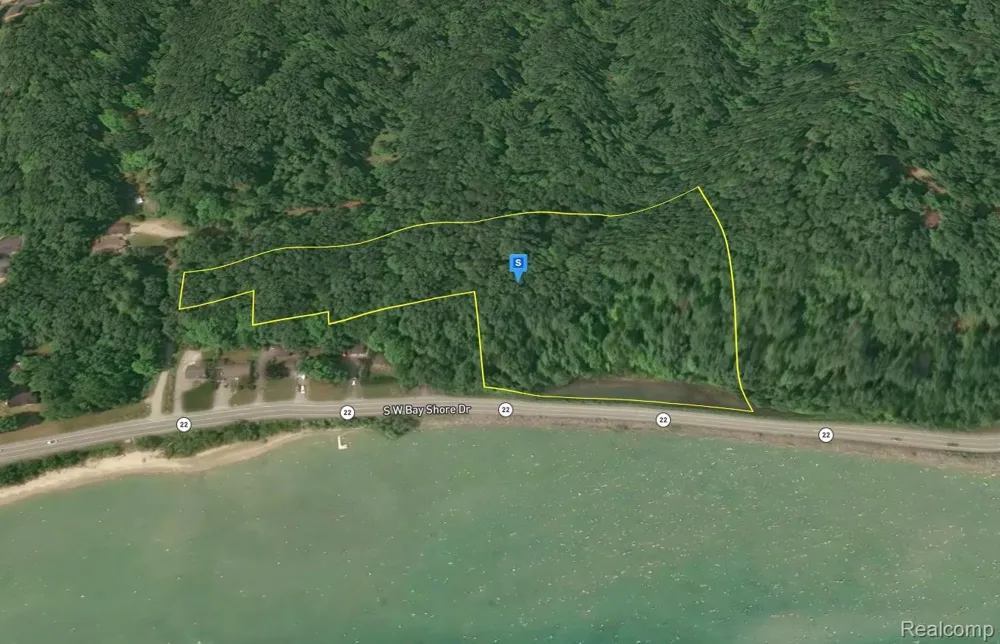 8850 S West Bay Shore Drive Elmwood Charter Township, MI 49684