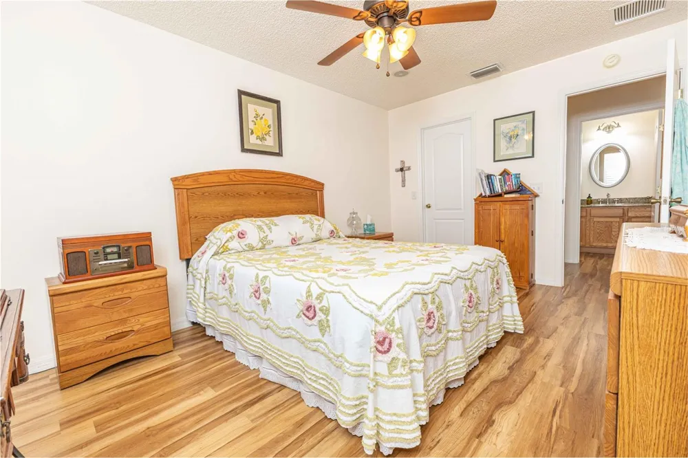 2706 MORVEN PARK WAY The Villages, FL 32162