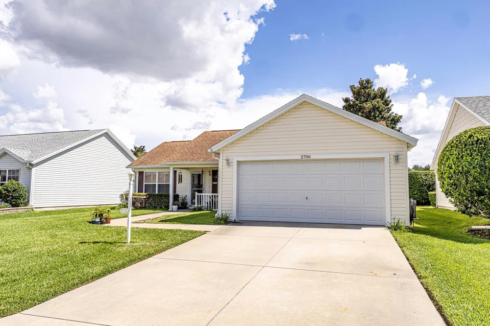 2706 MORVEN PARK WAY The Villages, FL 32162