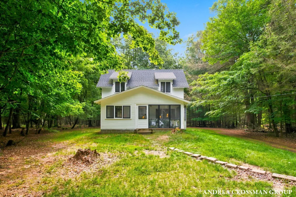 5045 Ridge Road Pentwater, MI 49449