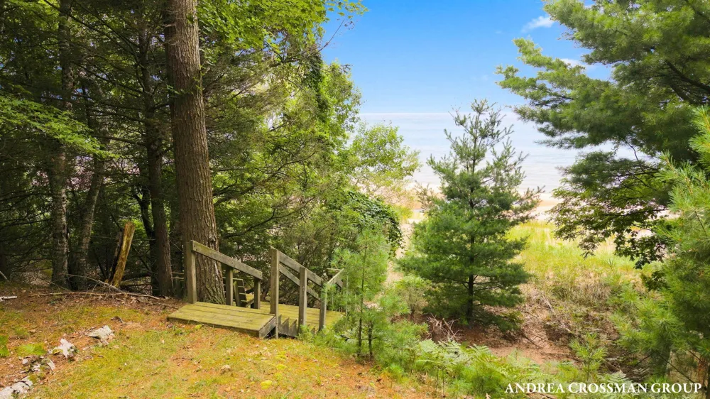 5045 Ridge Road Pentwater, MI 49449