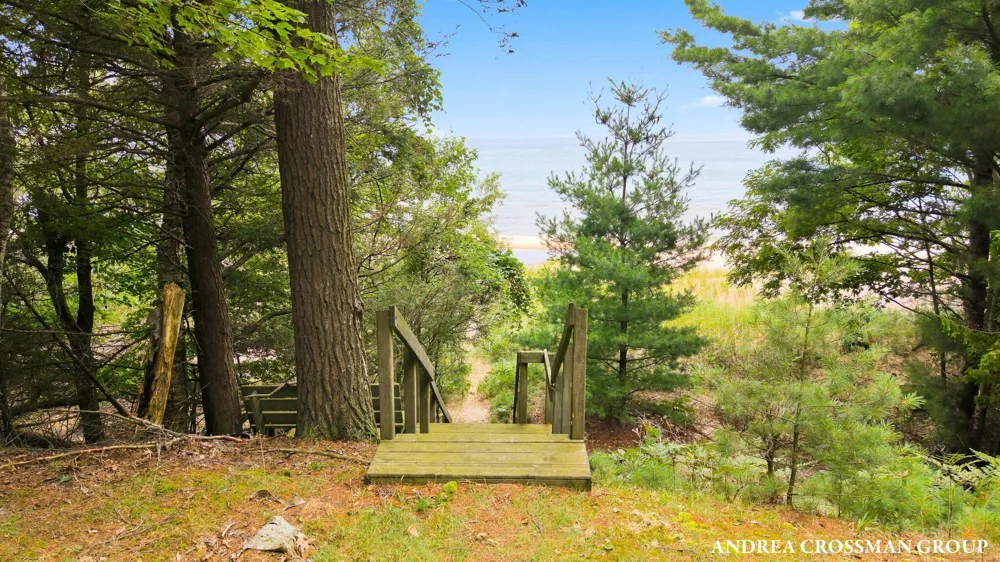 5045 Ridge Road Pentwater, MI 49449