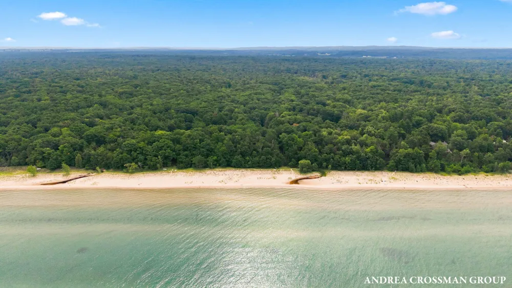 5045 Ridge Road Pentwater, MI 49449