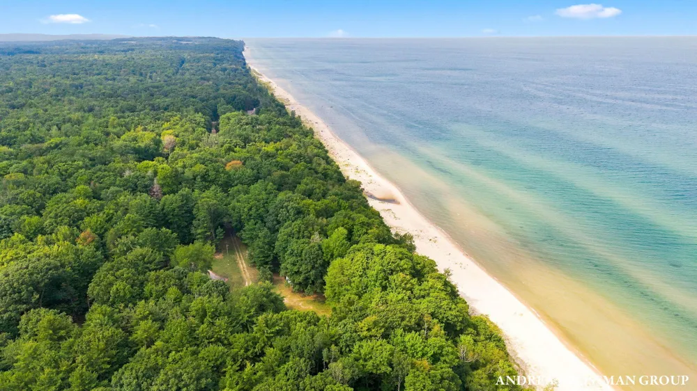 5045 Ridge Road Pentwater, MI 49449