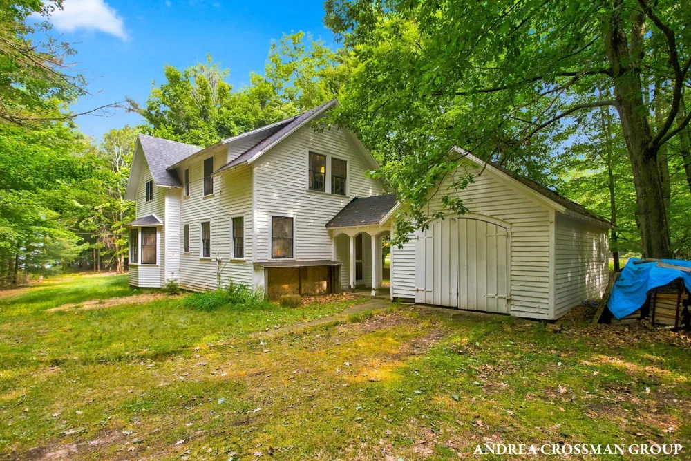 5045 Ridge Road Pentwater, MI 49449