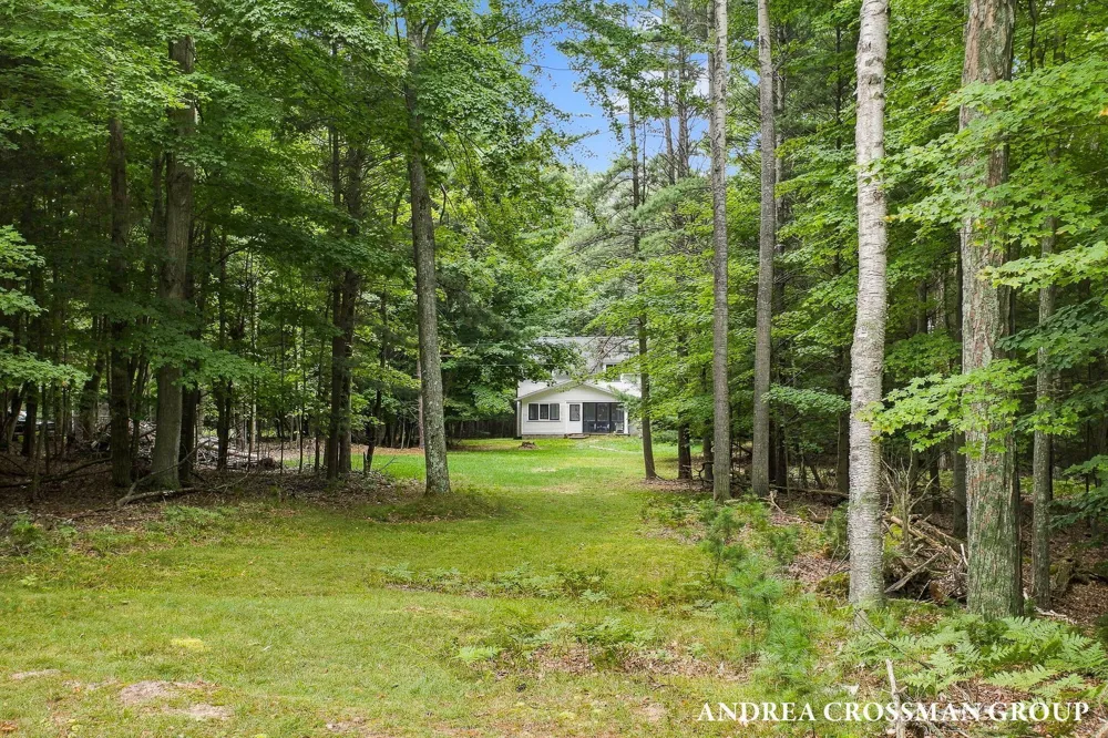 5045 Ridge Road Pentwater, MI 49449