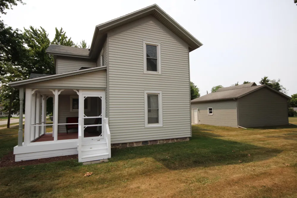 208 S Michigan Avenue Vicksburg, MI 49097