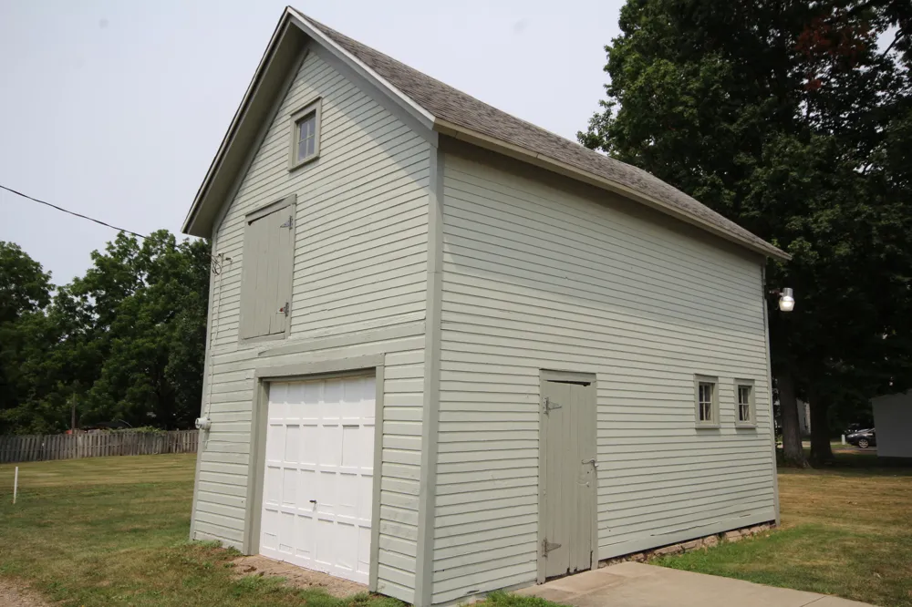 208 S Michigan Avenue Vicksburg, MI 49097