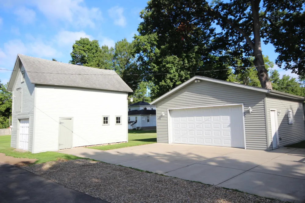 208 S Michigan Avenue Vicksburg, MI 49097