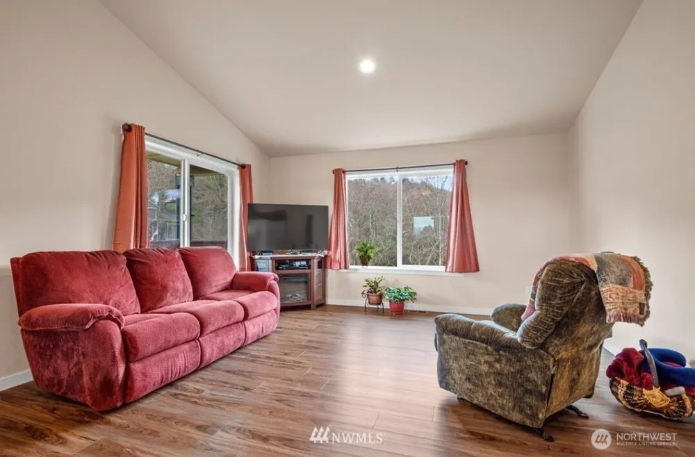 189 Trout Lakes Castle Rock, WA 98611