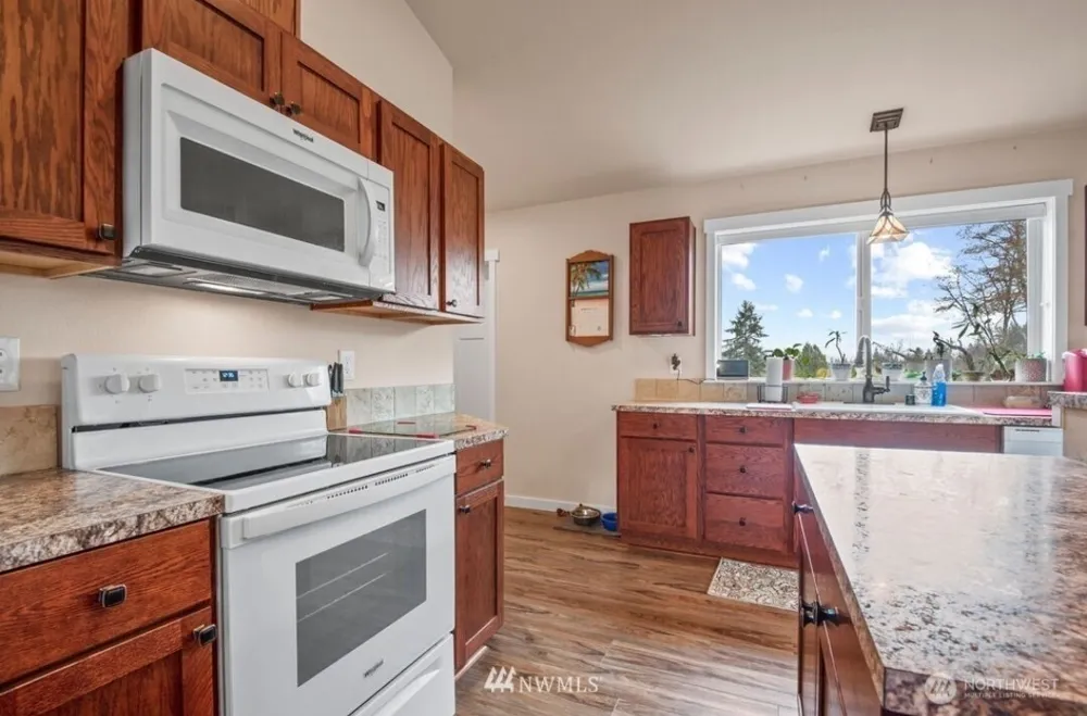 189 Trout Lakes Castle Rock, WA 98611