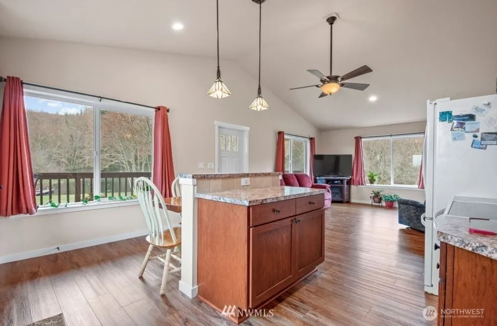 189 Trout Lakes Castle Rock, WA 98611