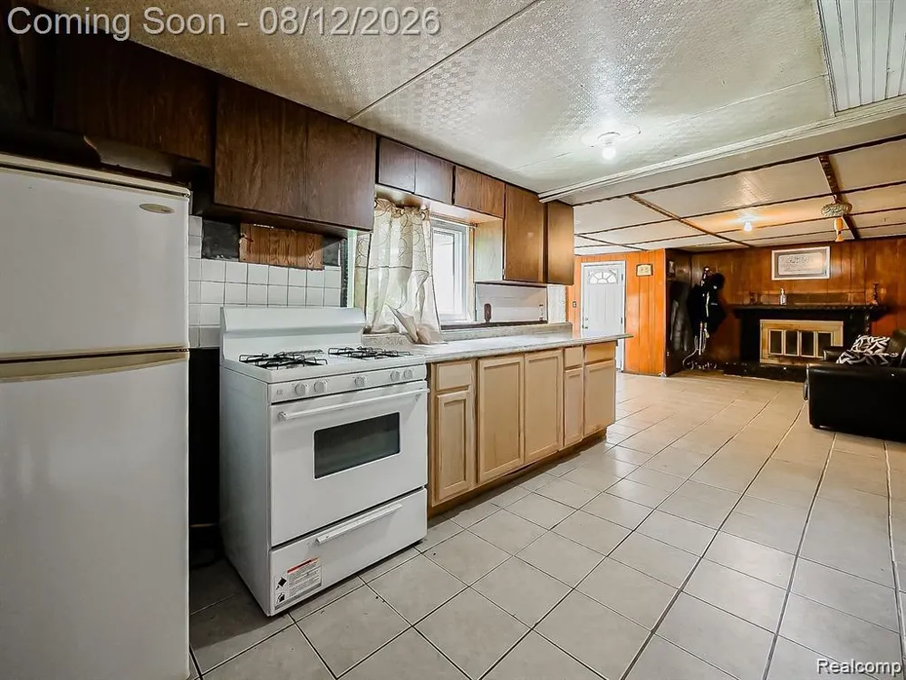 8320 Nightingale Street Dearborn Heights City, MI 48127