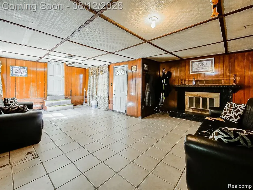 8320 Nightingale Street Dearborn Heights City, MI 48127