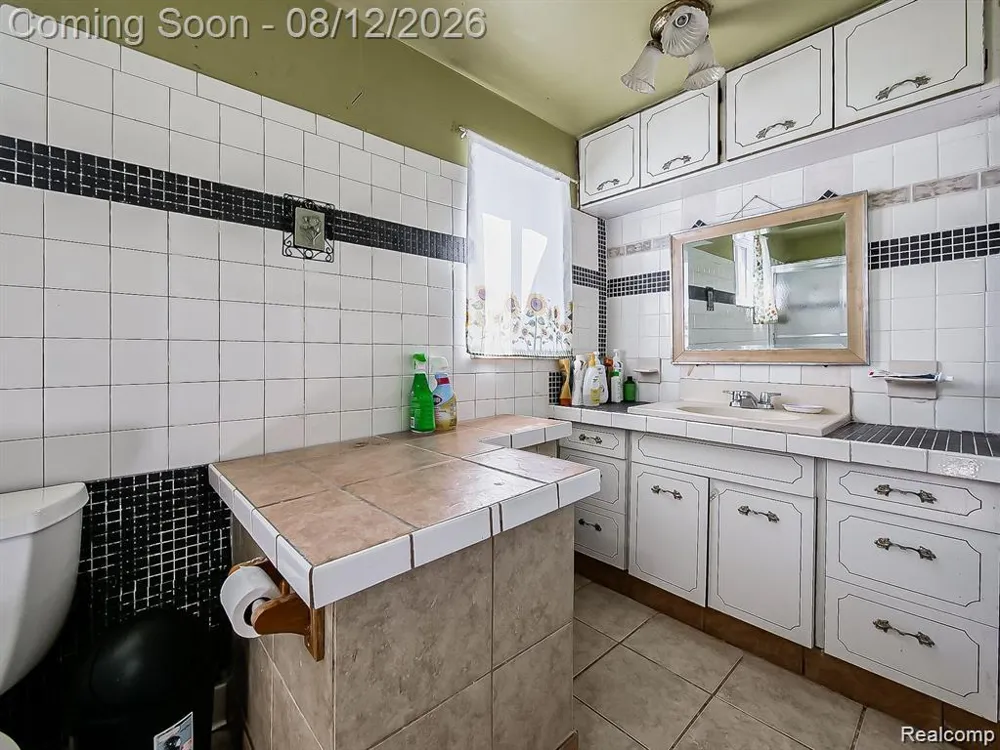 8320 Nightingale Street Dearborn Heights City, MI 48127