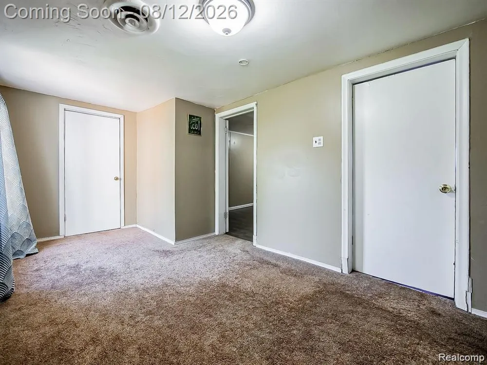 8320 Nightingale Street Dearborn Heights City, MI 48127