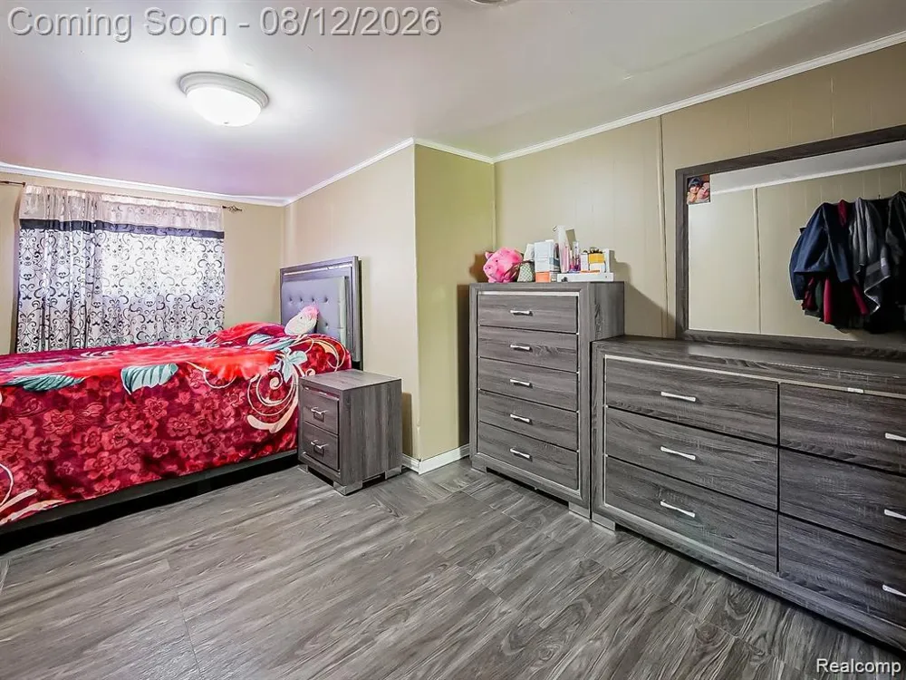 8320 Nightingale Street Dearborn Heights City, MI 48127