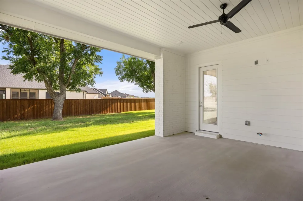 2184 Middlewood Circle Granbury, TX 76049