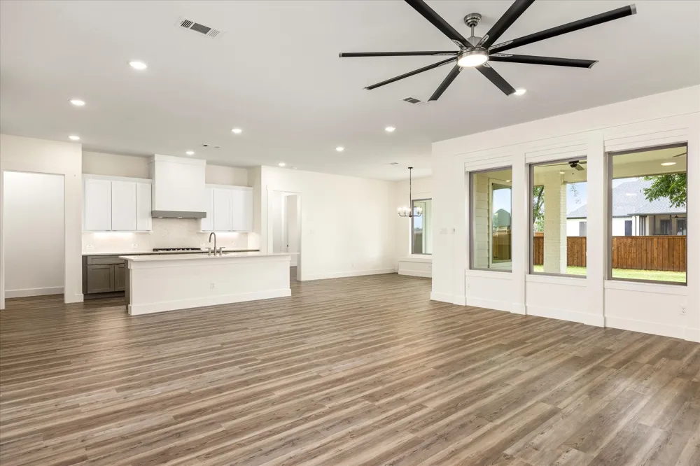 2184 Middlewood Circle Granbury, TX 76049