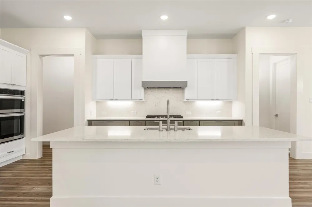 2184 Middlewood Circle Granbury, TX 76049