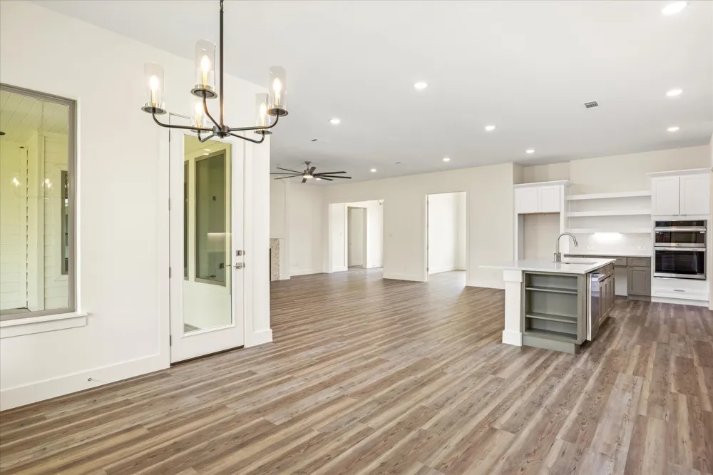 2184 Middlewood Circle Granbury, TX 76049